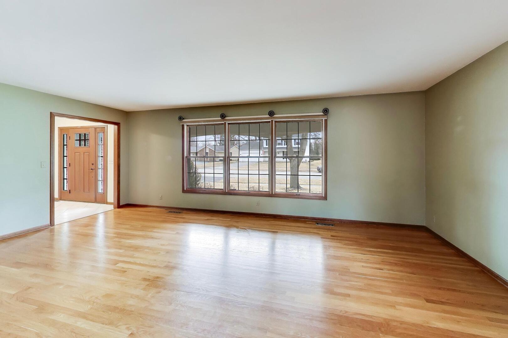 56 Winthrop New Road, Sugar Grove, IL 60554