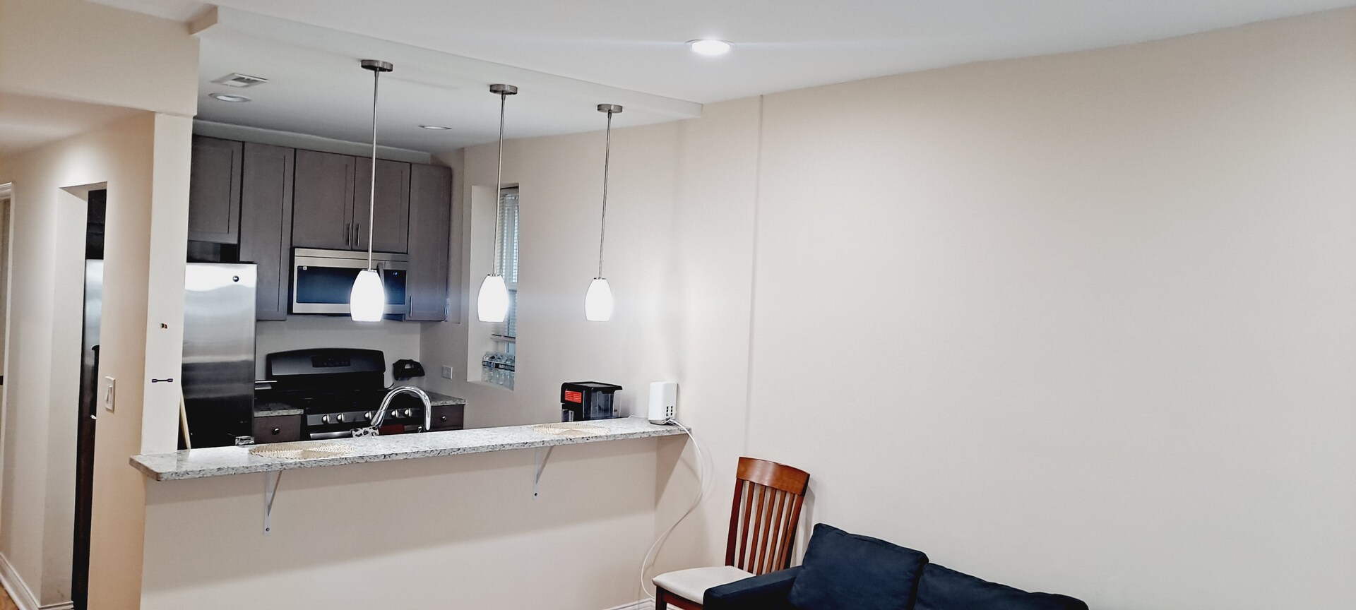 2958 W Nelson Street, Chicago, IL 60618