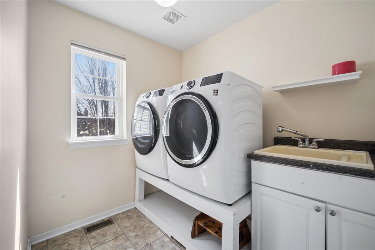 39W126 Revere House Lane, Geneva, IL 60134