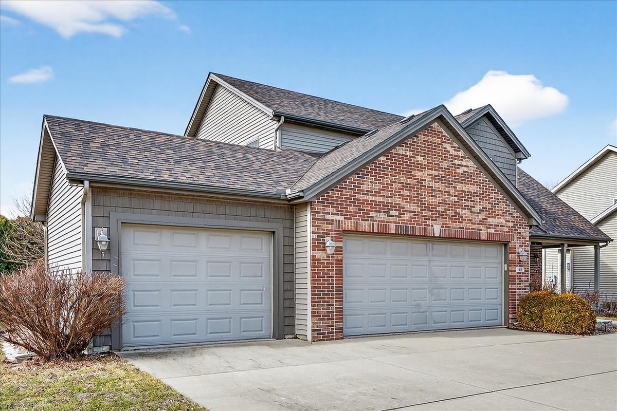 1307 Longford Lane, Bloomington, IL 61704