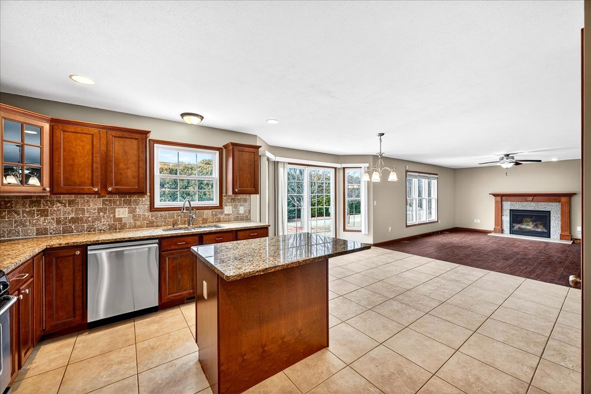 1307 Longford Lane, Bloomington, IL 61704