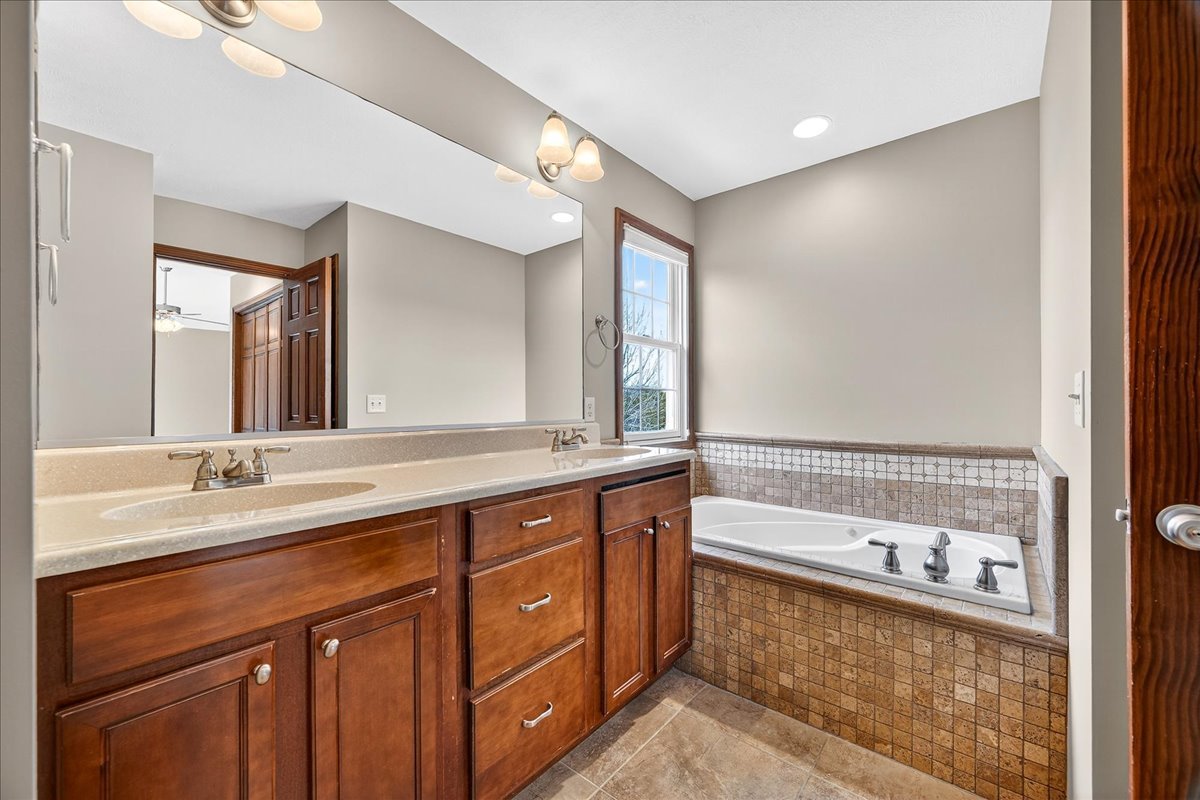 1307 Longford Lane, Bloomington, IL 61704