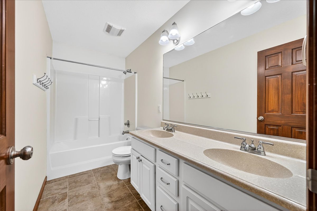 1307 Longford Lane, Bloomington, IL 61704