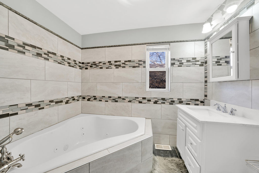 9436 S Spaulding Avenue, Evergreen Park, IL 60805