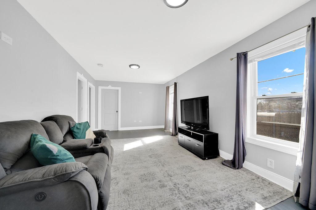 9436 S Spaulding Avenue, Evergreen Park, IL 60805