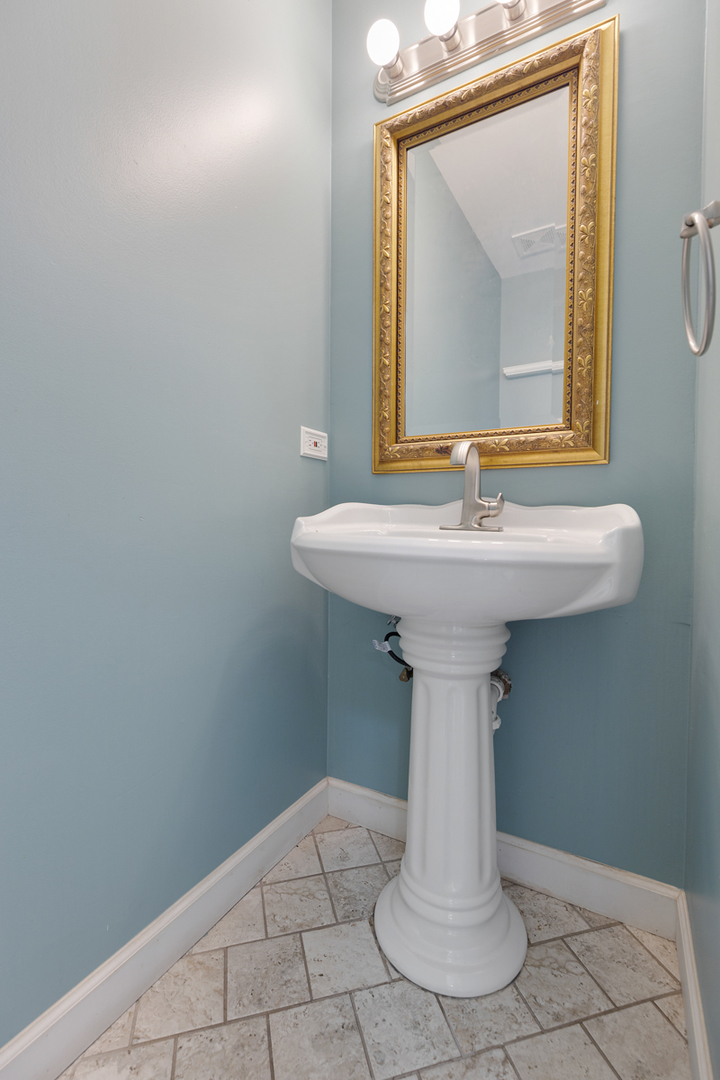 399 Fulton Street, South Elgin, IL 60177