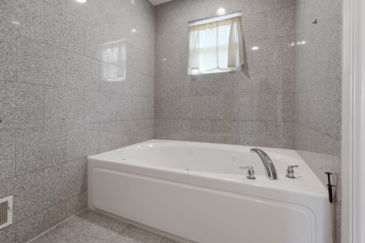 399 Fulton Street, South Elgin, IL 60177