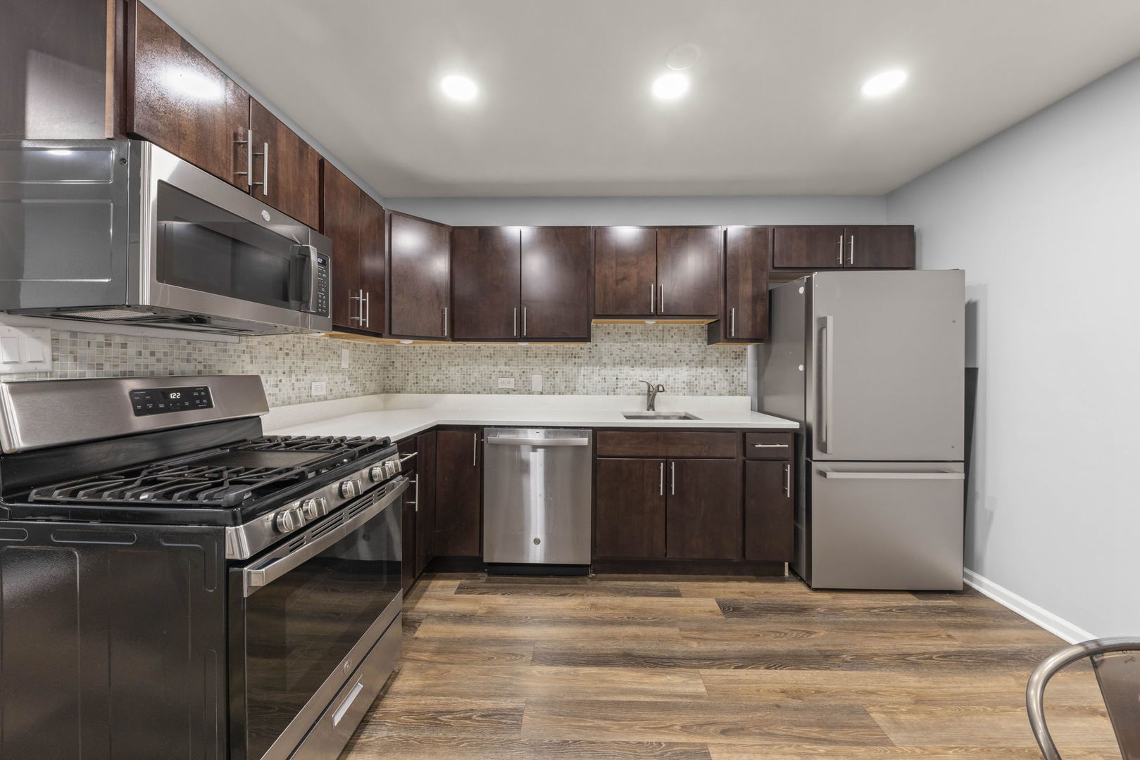 215 S Hale Street #9B, Addison, IL 60101