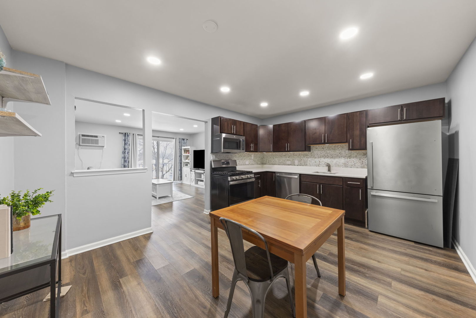 215 S Hale Street #9B, Addison, IL 60101