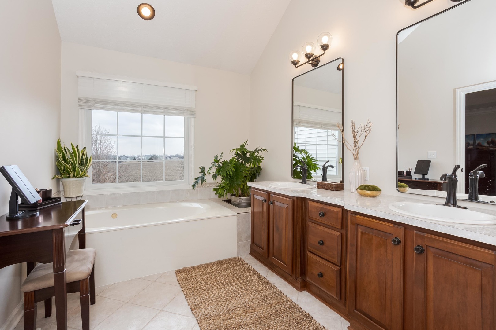 29 Cloverhill Circle, Bloomington, IL 61705