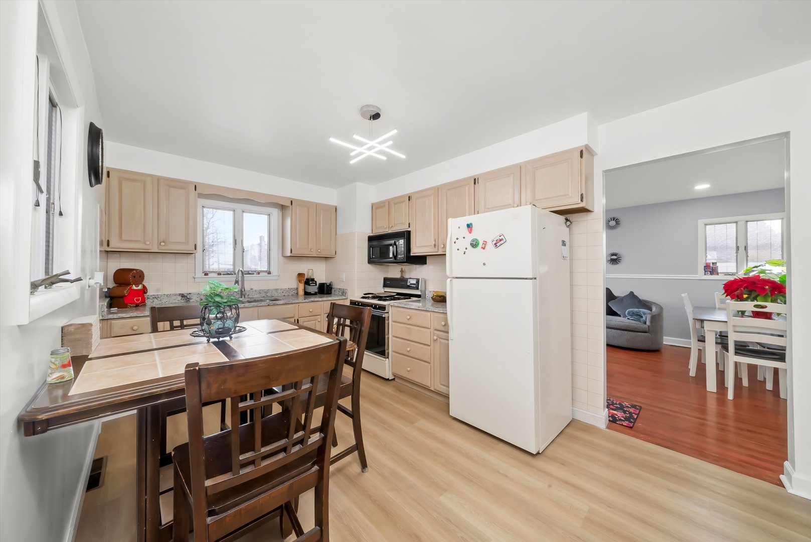 7852 Neenah Avenue, Burbank, IL 60459