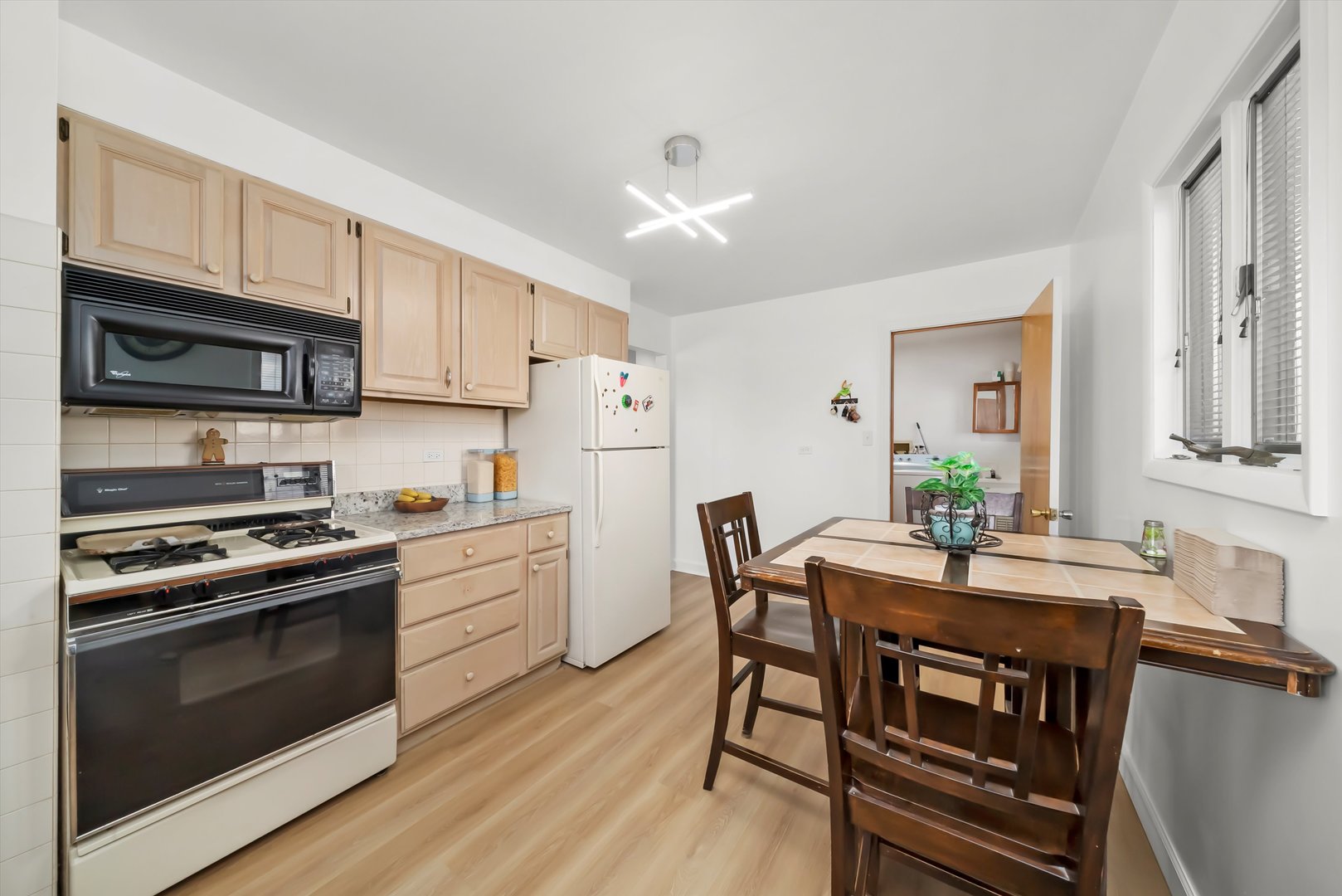 7852 Neenah Avenue, Burbank, IL 60459