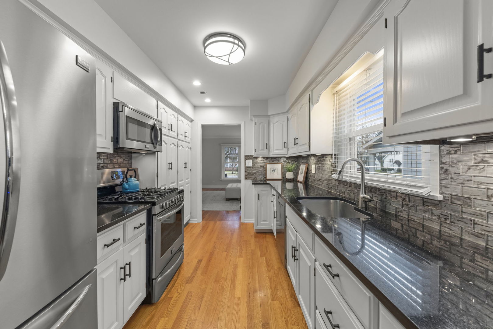 490 Carleton Avenue, Glen Ellyn, IL 60137