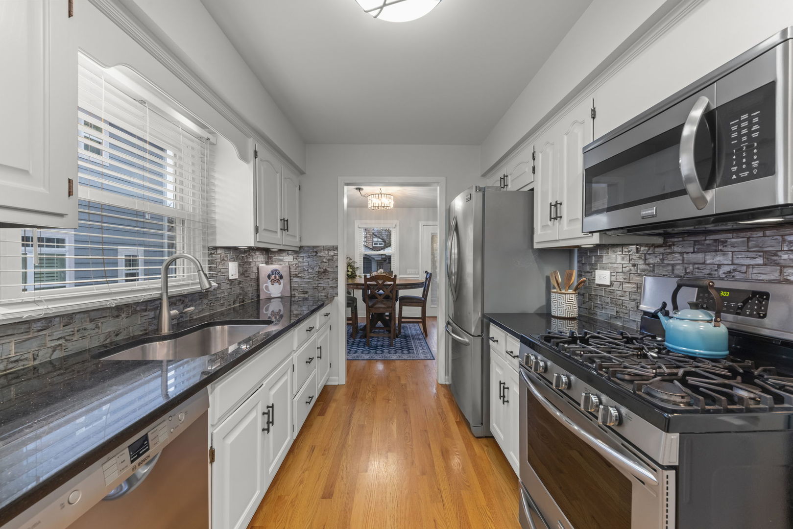 490 Carleton Avenue, Glen Ellyn, IL 60137