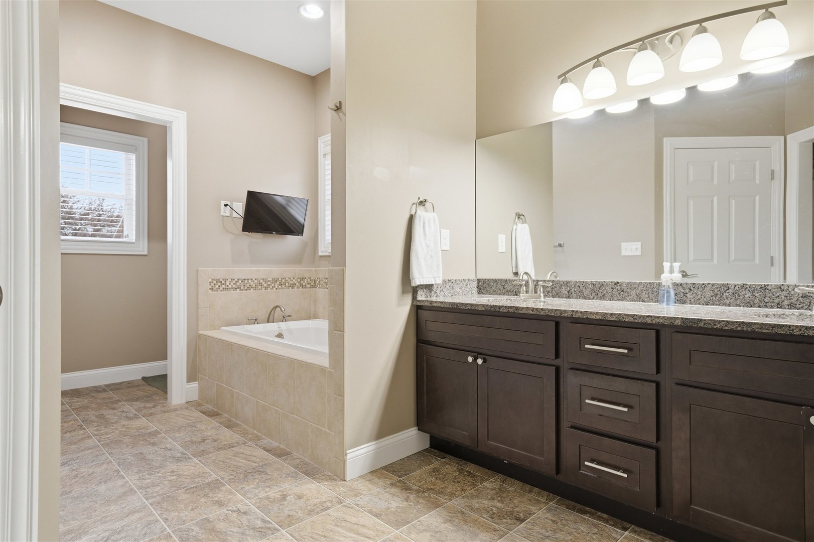 404 Victoria Drive, Washington, IL 61571