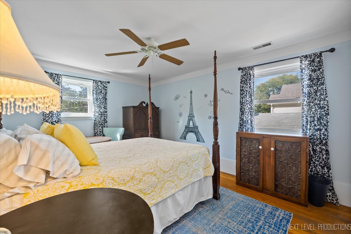 83 N Park Boulevard, Glen Ellyn, IL 60137