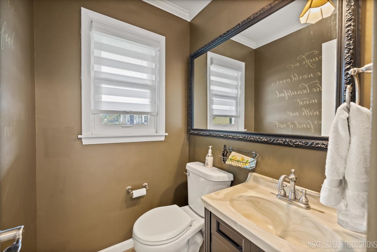 83 N Park Boulevard, Glen Ellyn, IL 60137