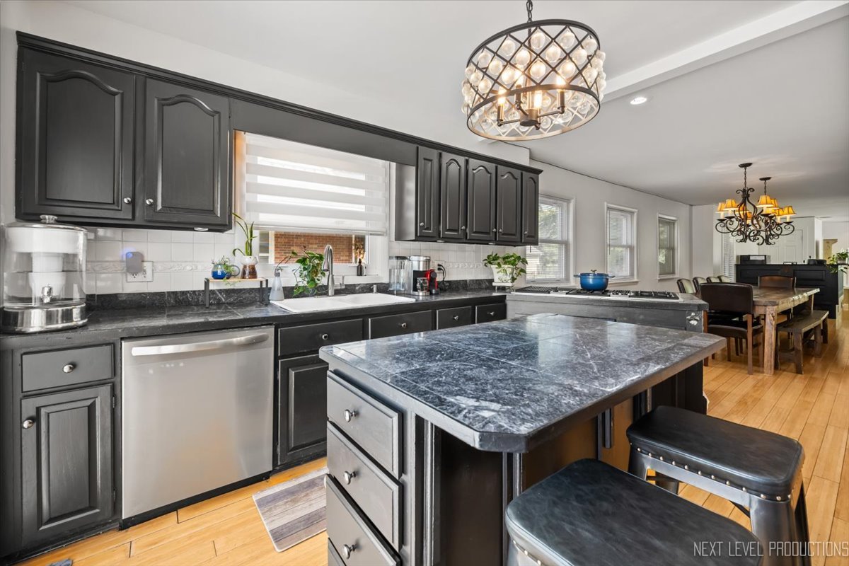 83 N Park Boulevard, Glen Ellyn, IL 60137