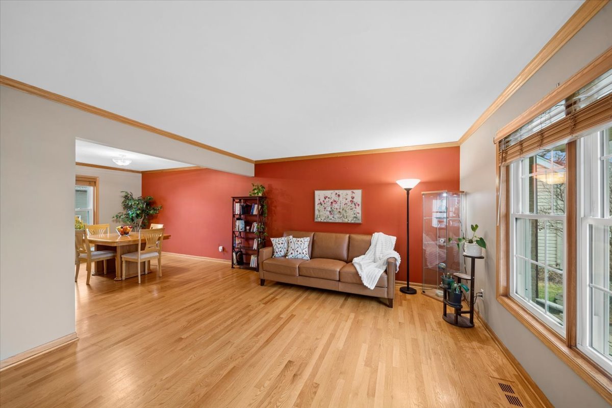 3195 Village Green Drive, Aurora, IL 60504