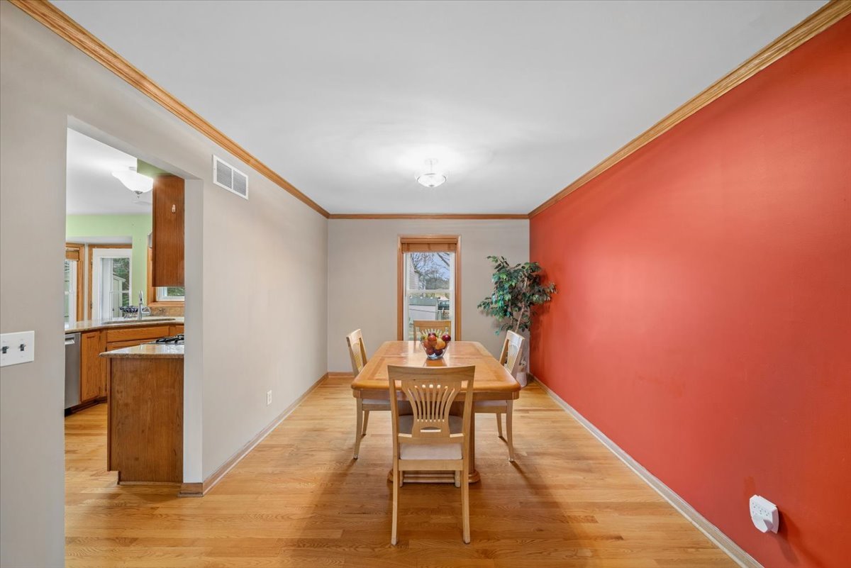 3195 Village Green Drive, Aurora, IL 60504