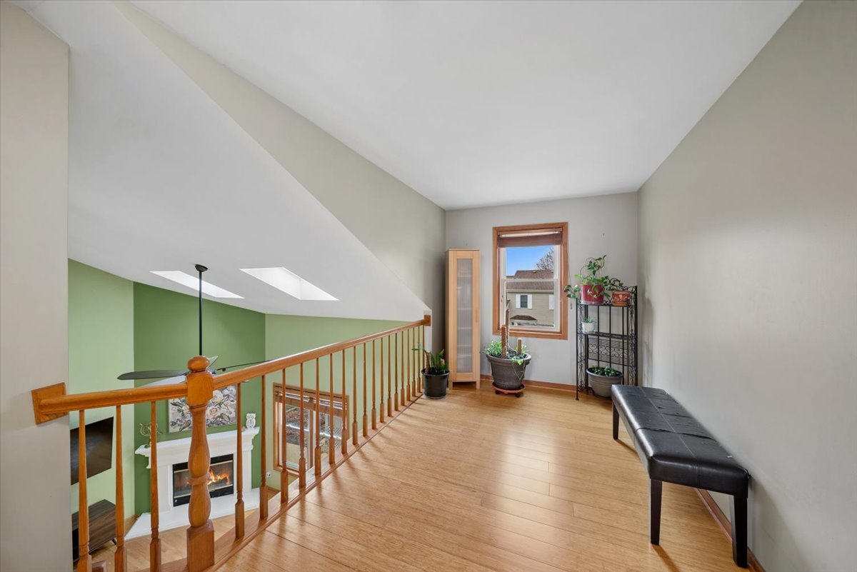 3195 Village Green Drive, Aurora, IL 60504