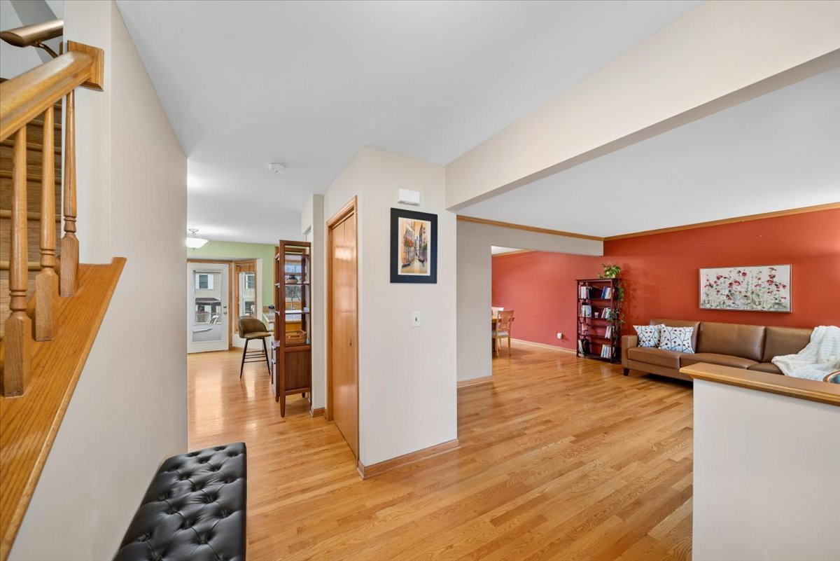 3195 Village Green Drive, Aurora, IL 60504