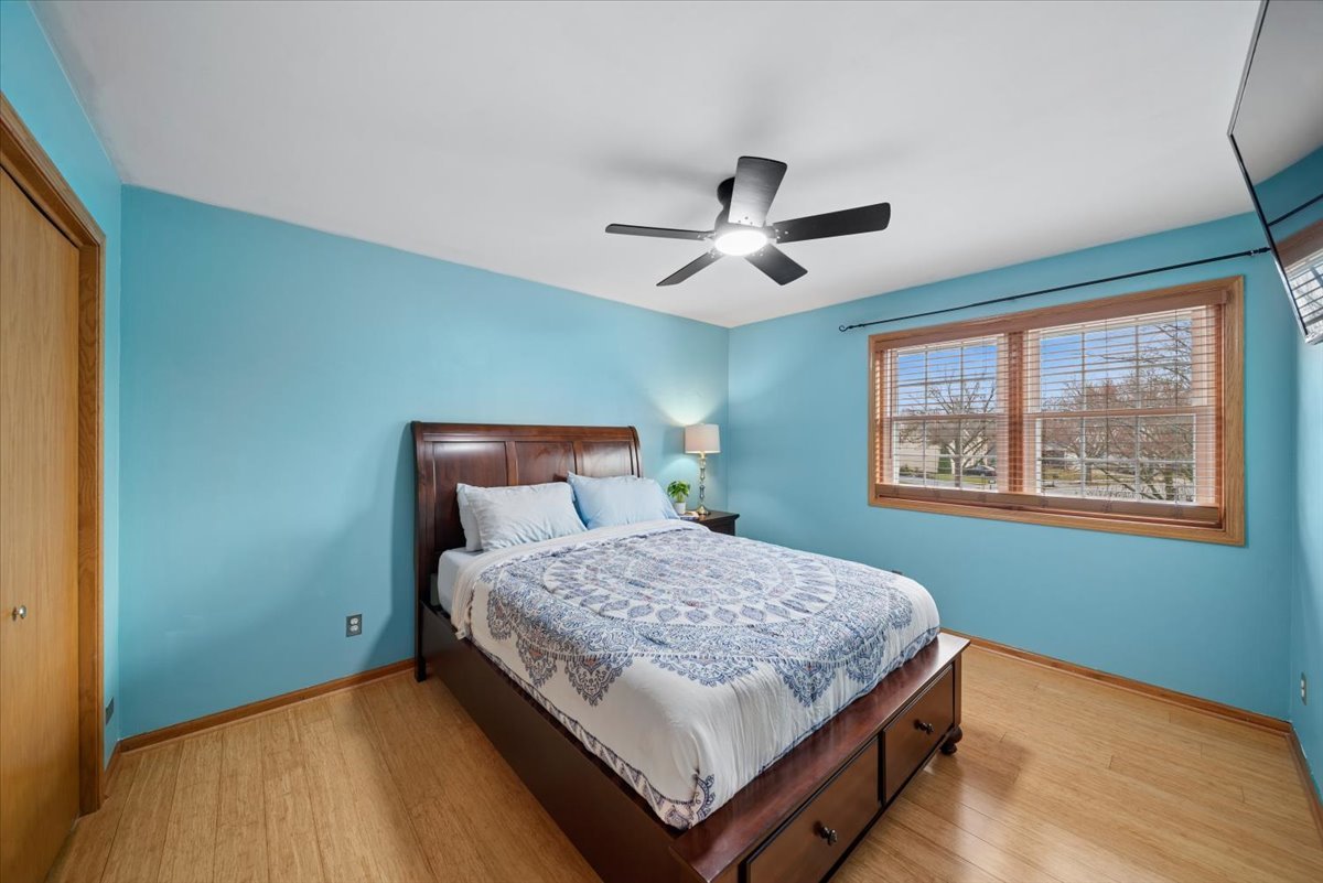 3195 Village Green Drive, Aurora, IL 60504