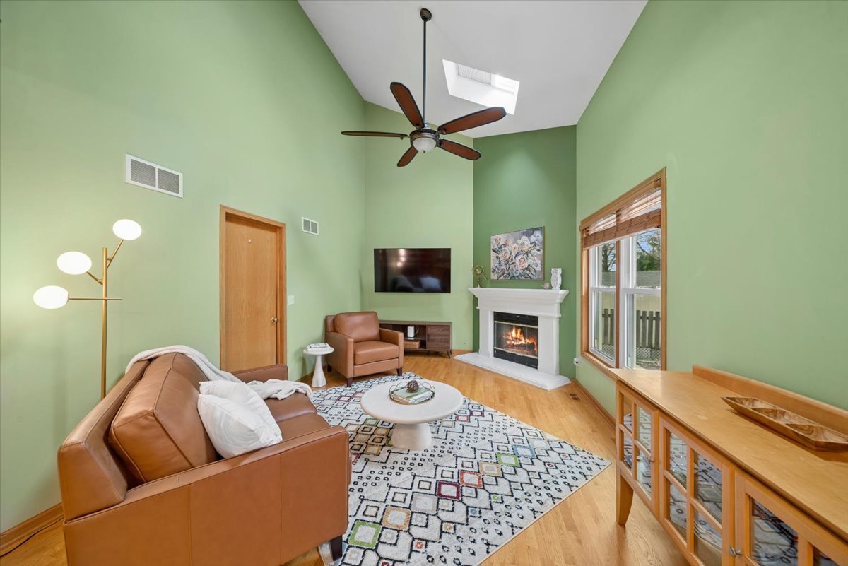 3195 Village Green Drive, Aurora, IL 60504