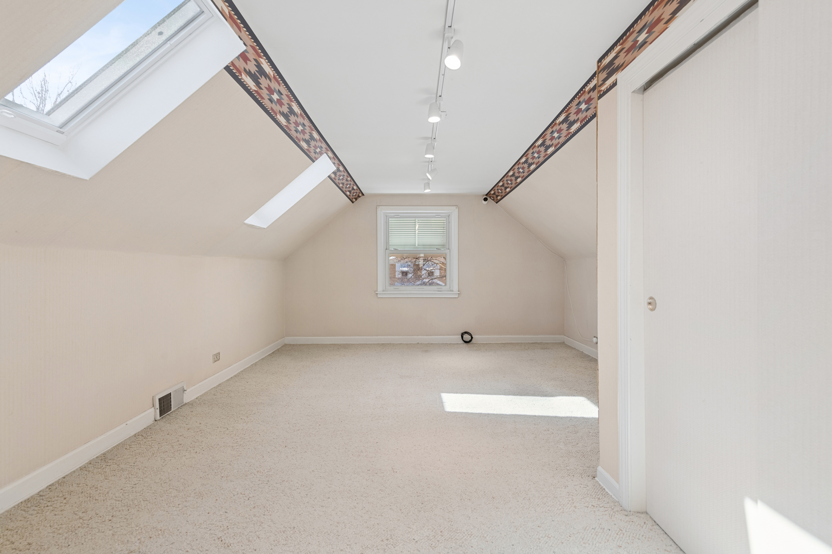 5331 N Neenah Avenue, Chicago, IL 60656