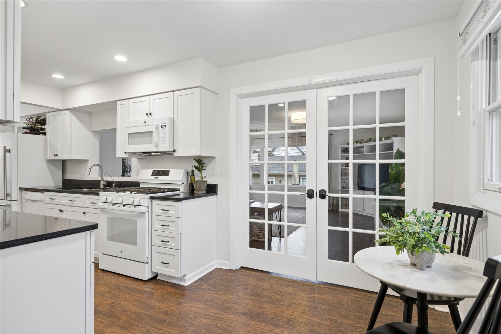 927 N Haddow Avenue, Arlington Heights, IL 60004