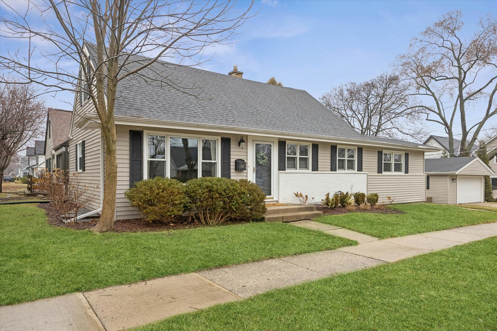 927 N Haddow Avenue, Arlington Heights, IL 60004