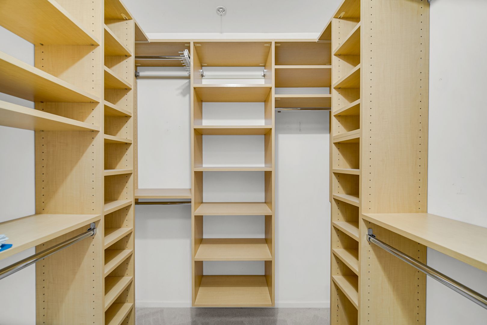 8000 Kilpatrick Avenue #3F, Skokie, IL 60076