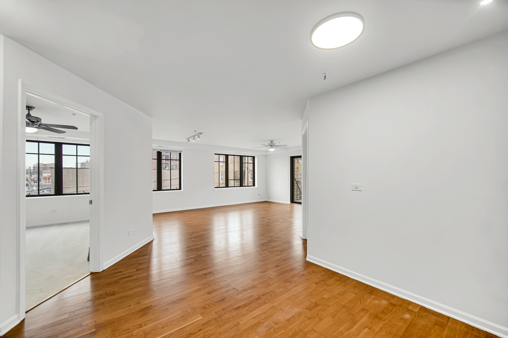 8000 Kilpatrick Avenue #3F, Skokie, IL 60076