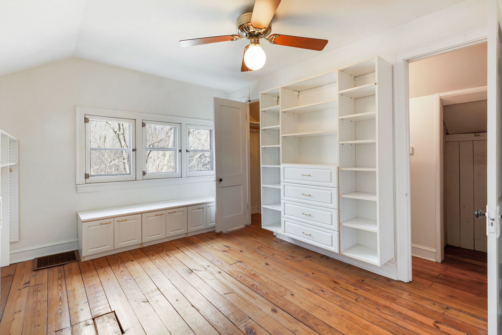 23780 N Hess Drive, Cary, IL 60013