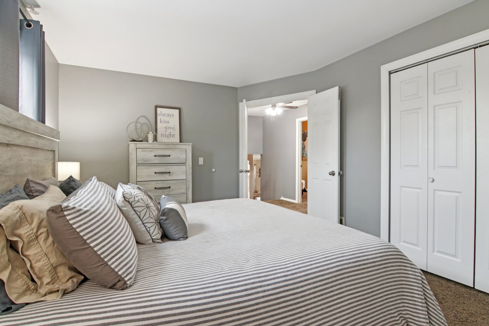 1811 Longmeadow Drive, Lindenhurst, IL 60046