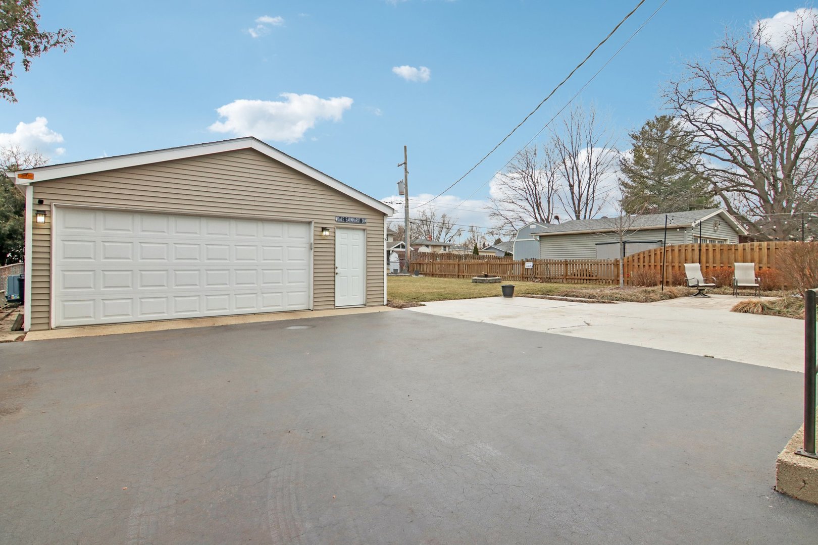 1811 Longmeadow Drive, Lindenhurst, IL 60046