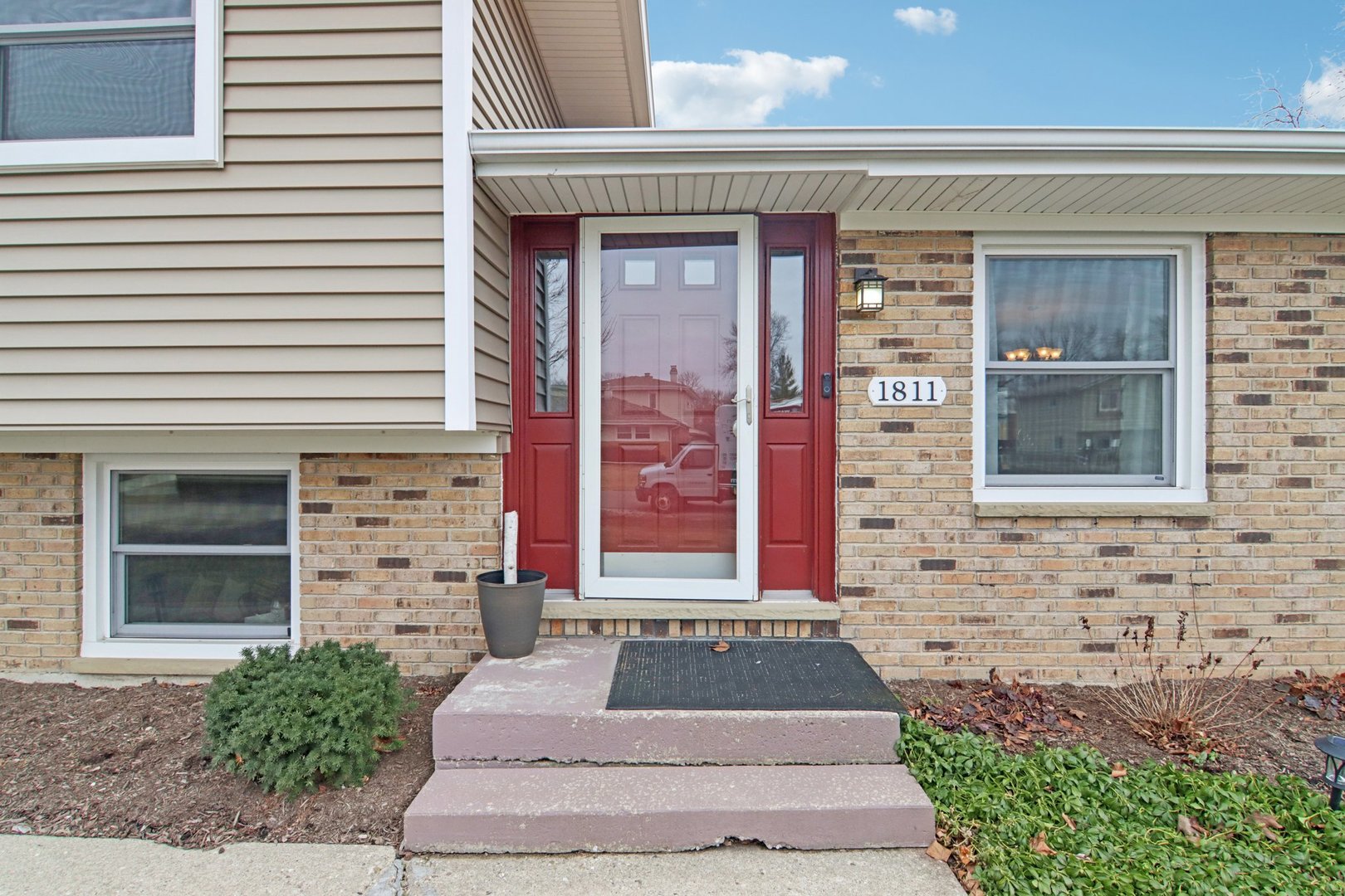 1811 Longmeadow Drive, Lindenhurst, IL 60046