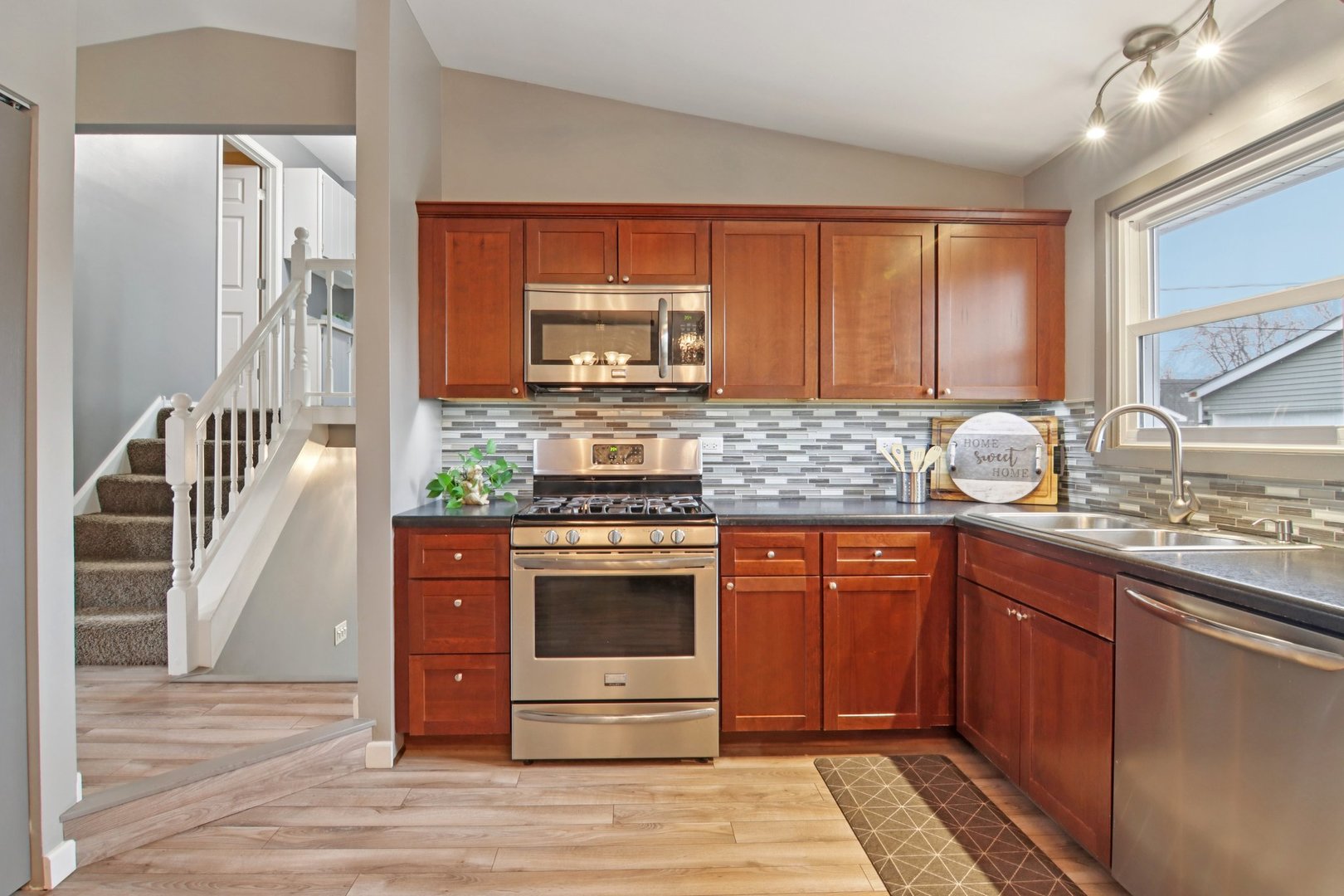 1811 Longmeadow Drive, Lindenhurst, IL 60046