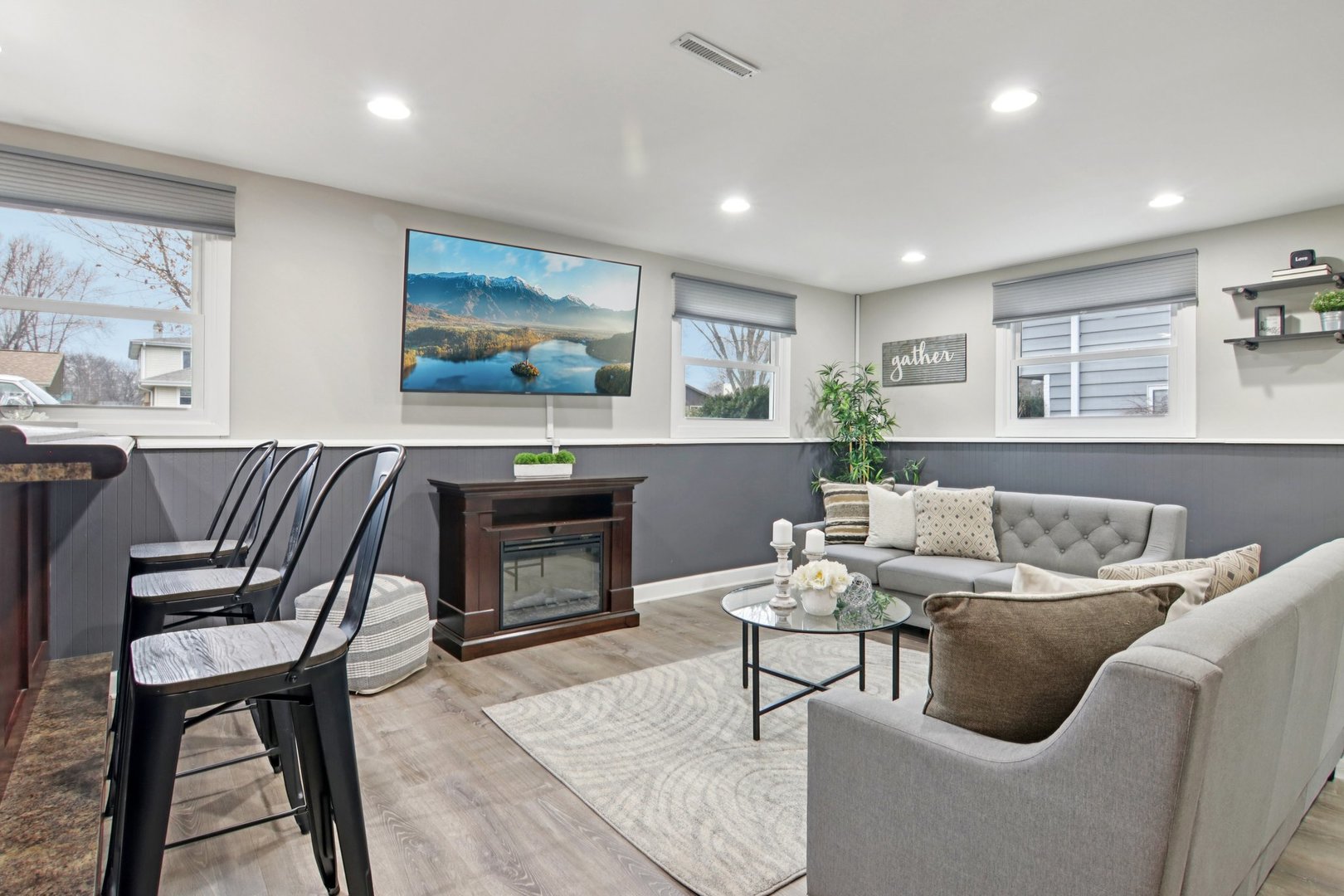 1811 Longmeadow Drive, Lindenhurst, IL 60046