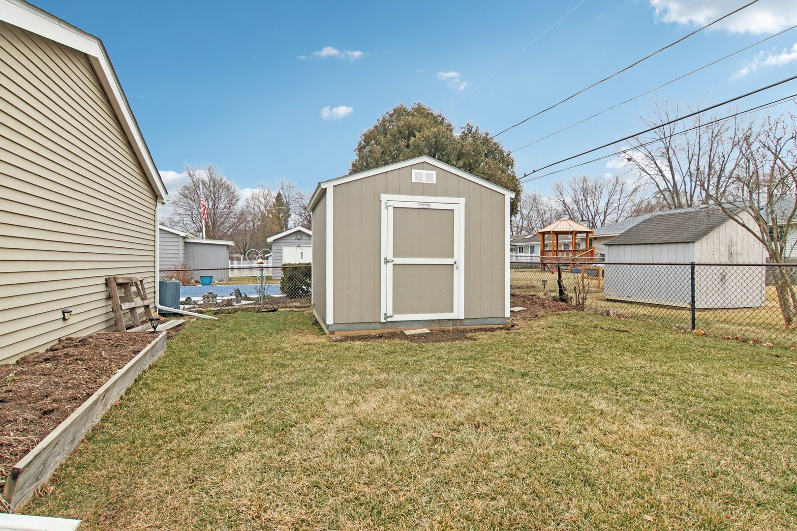 1811 Longmeadow Drive, Lindenhurst, IL 60046