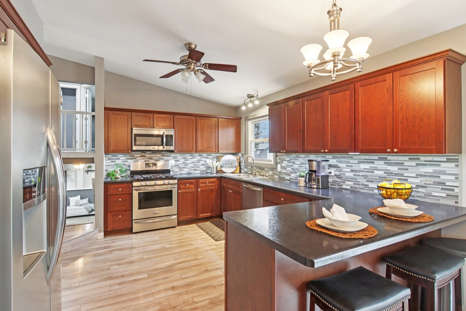 1811 Longmeadow Drive, Lindenhurst, IL 60046