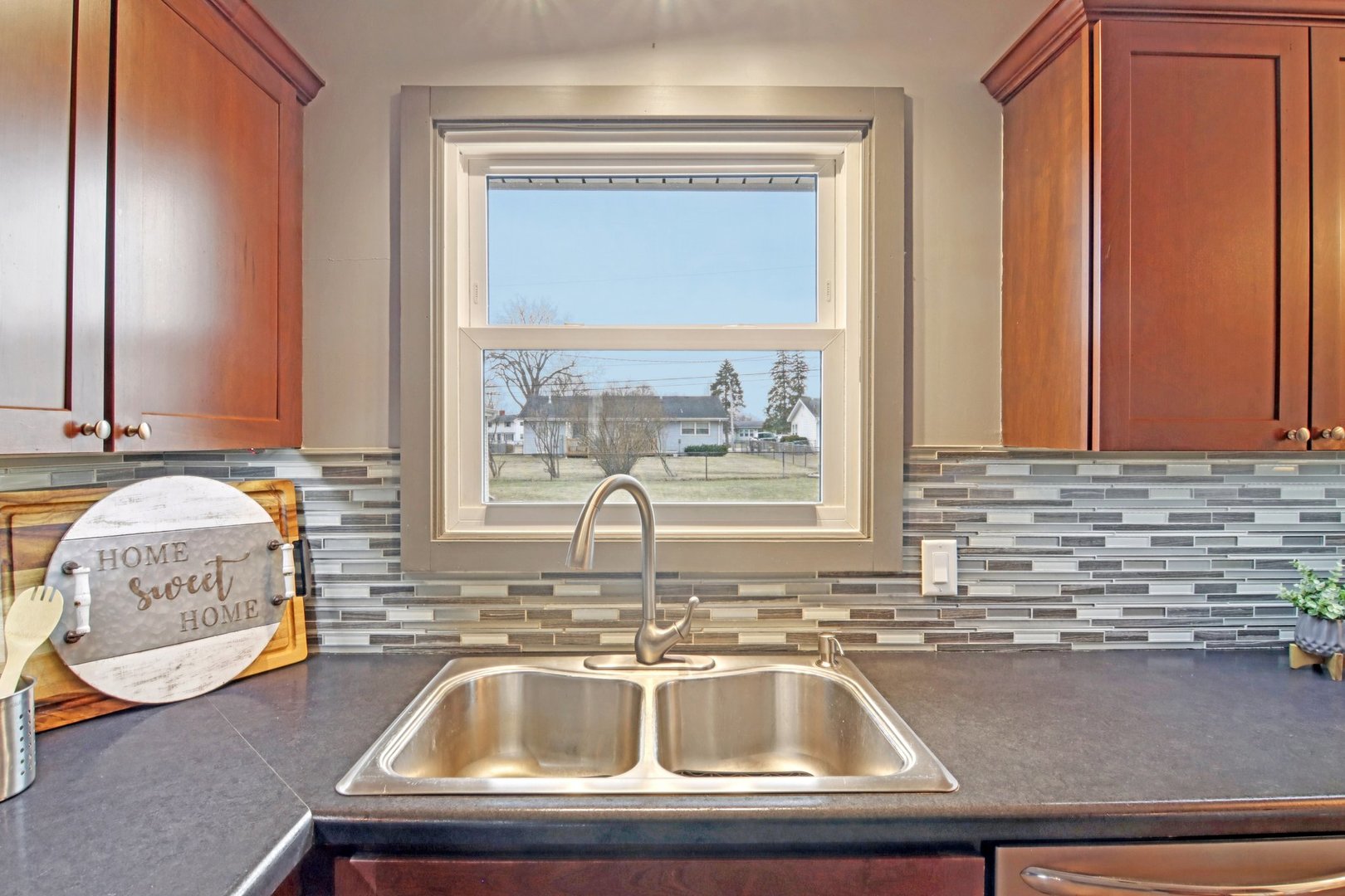 1811 Longmeadow Drive, Lindenhurst, IL 60046