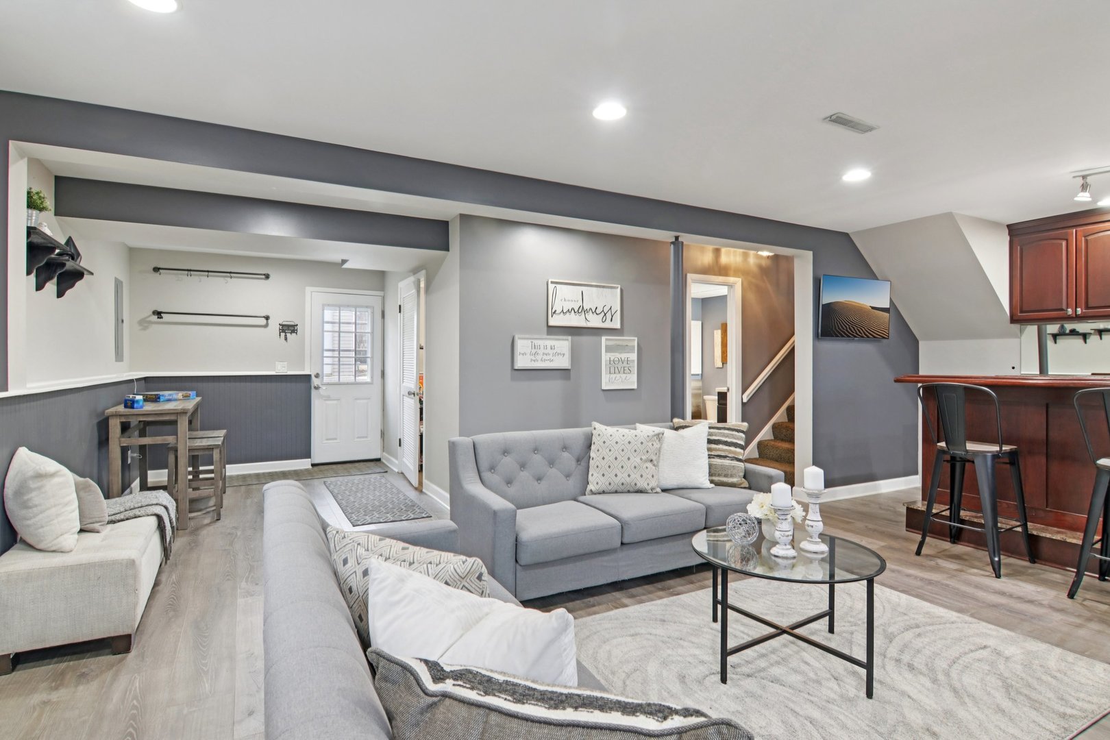 1811 Longmeadow Drive, Lindenhurst, IL 60046