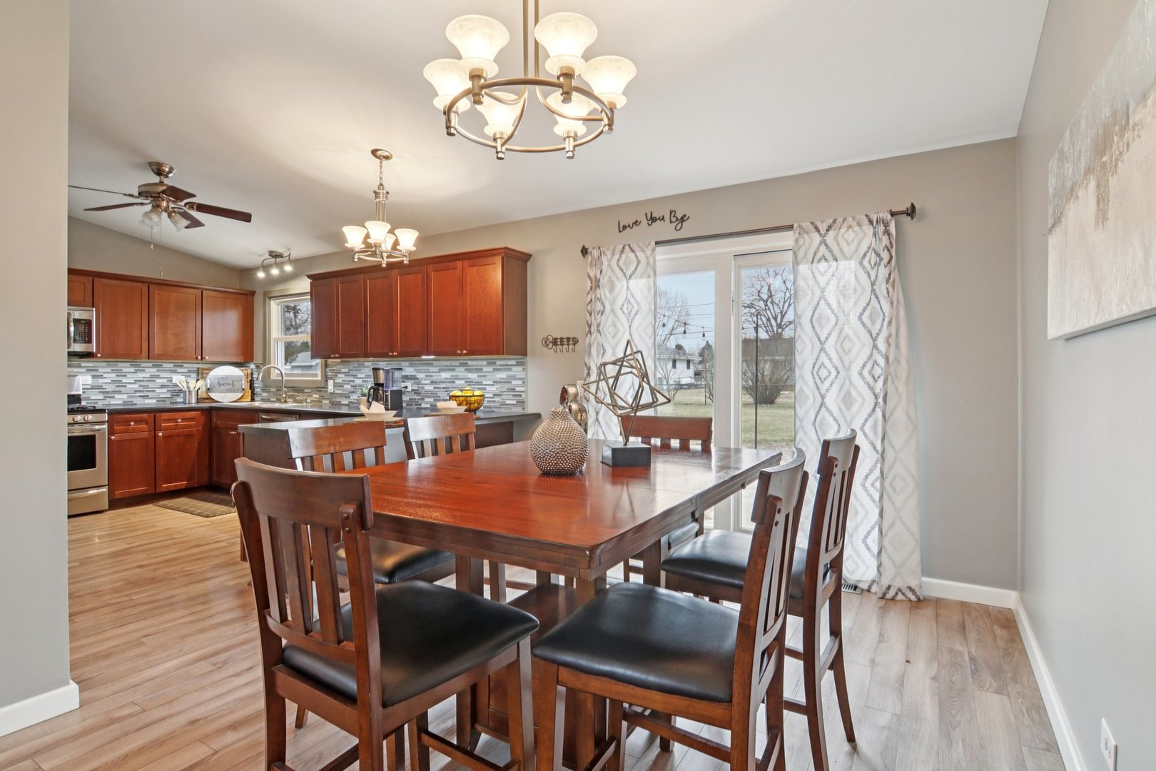 1811 Longmeadow Drive, Lindenhurst, IL 60046