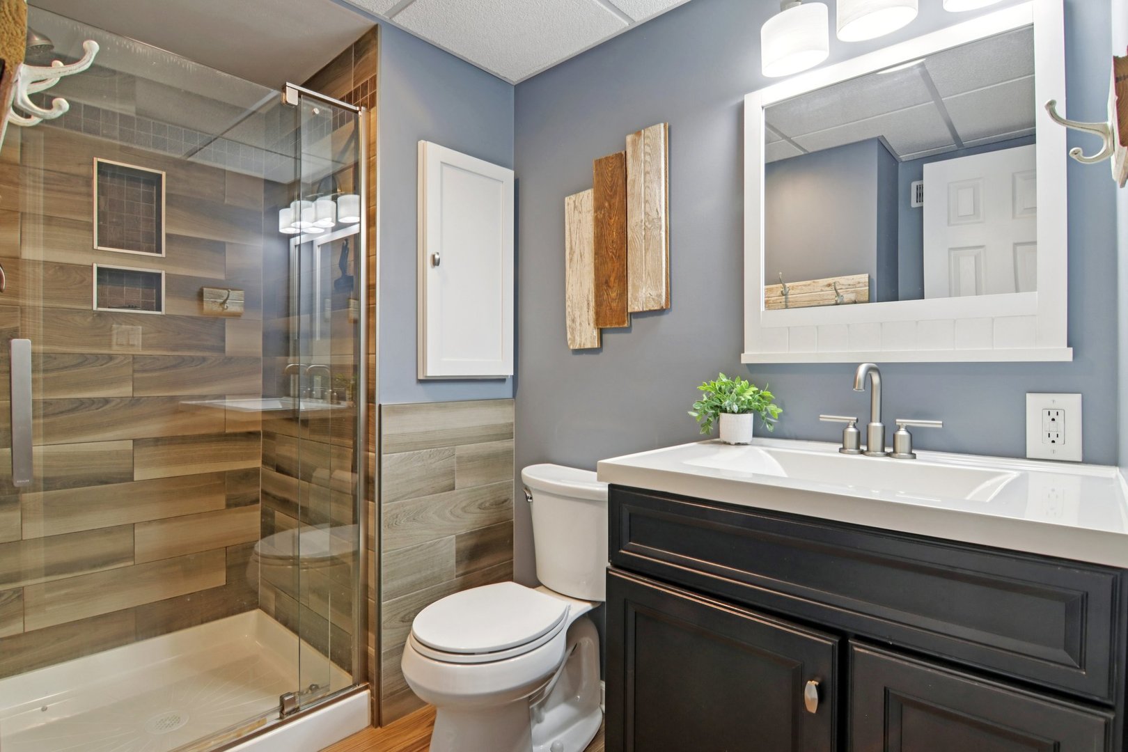 1811 Longmeadow Drive, Lindenhurst, IL 60046