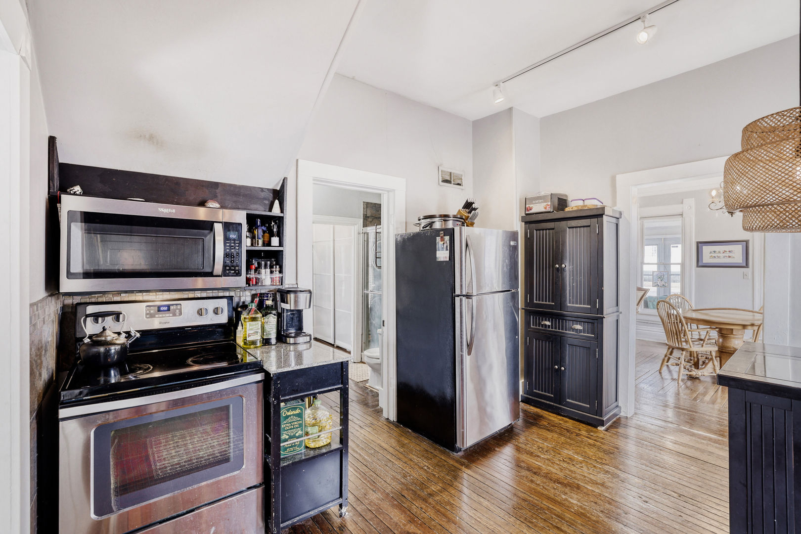 11 S Lake Street, Grayslake, IL 60030