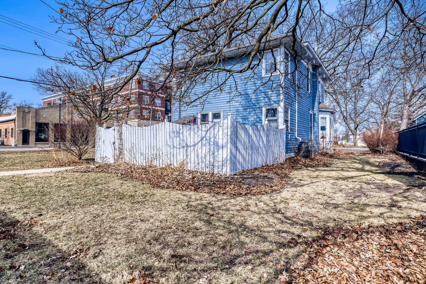 11 S Lake Street, Grayslake, IL 60030