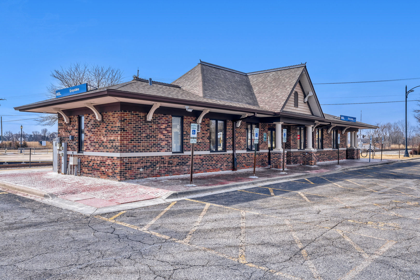 11 S Lake Street, Grayslake, IL 60030