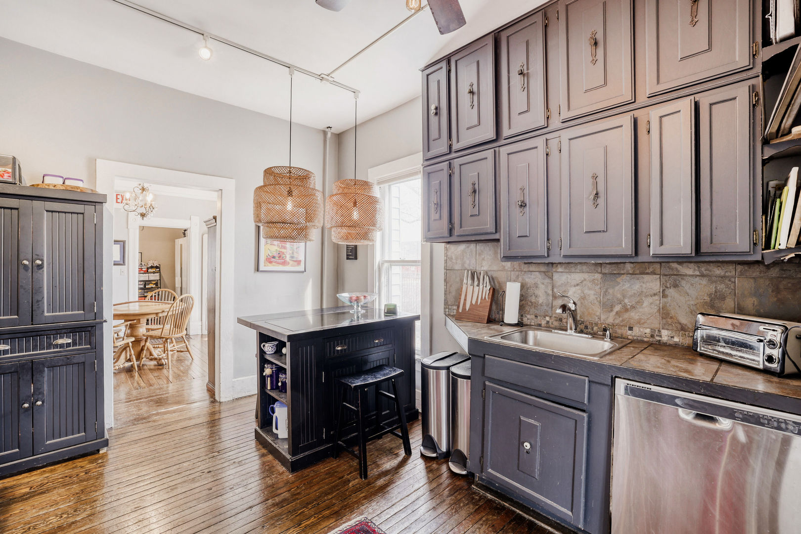 11 S Lake Street, Grayslake, IL 60030