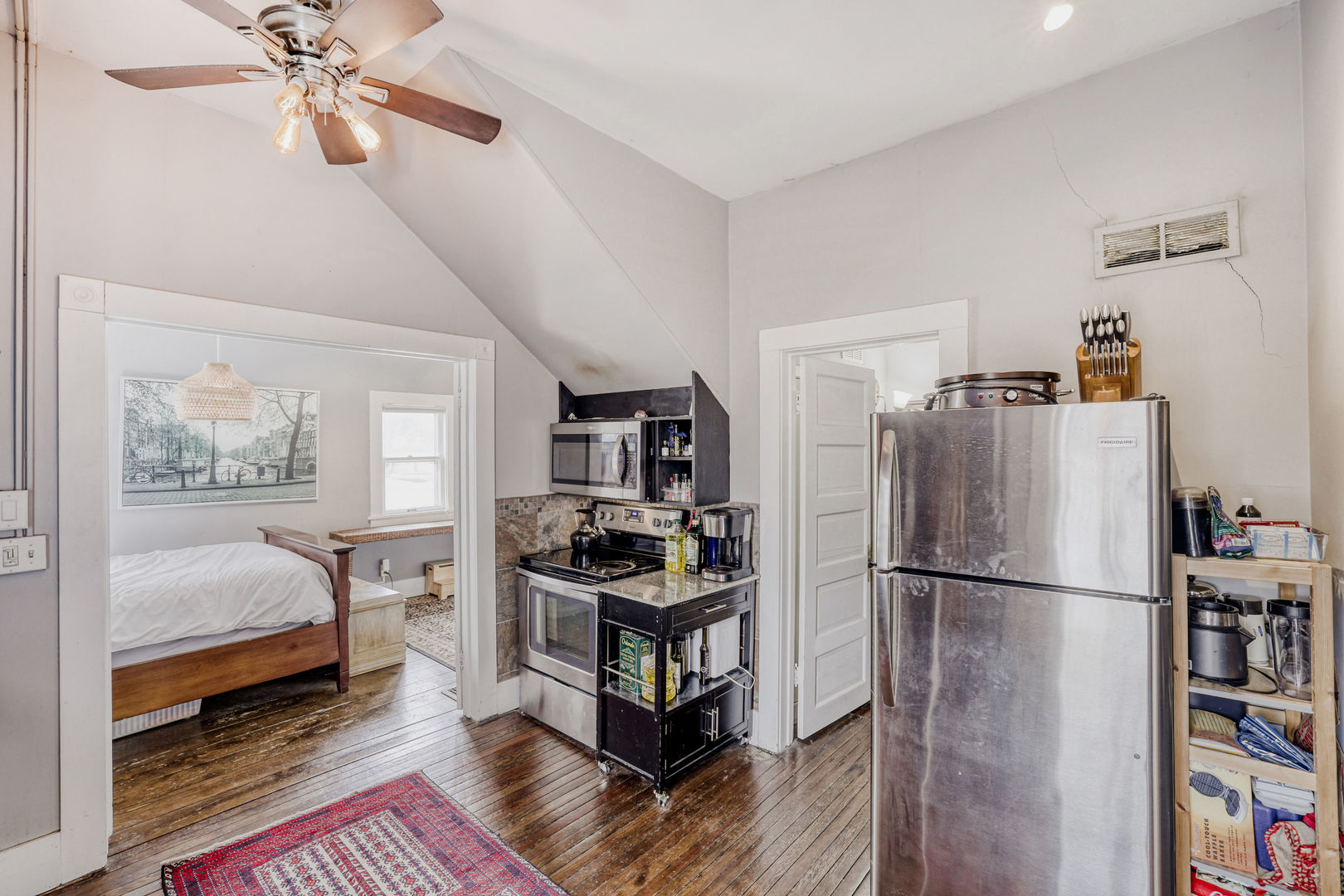 11 S Lake Street, Grayslake, IL 60030